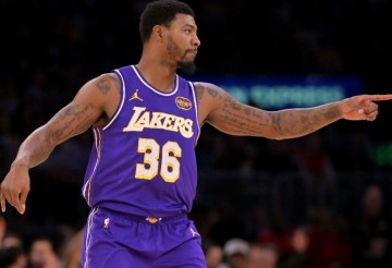 胜鹈鹕！詹姆斯直指防守重要性，斯玛特不满判罚，里弗斯谈伤势！