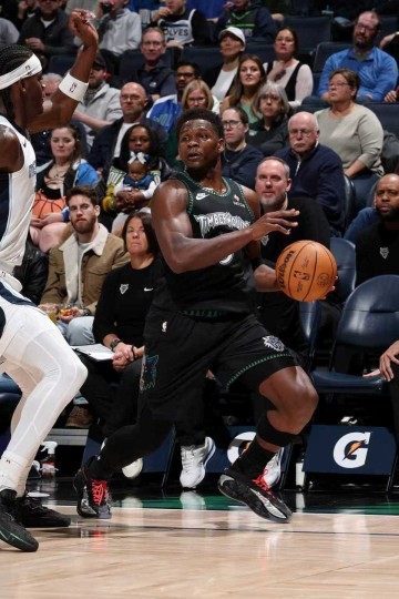 开云体育下载-森林狼拒灰熊17分逆转：华子41+6+5神迹超科比历史第二 仅输乔丹