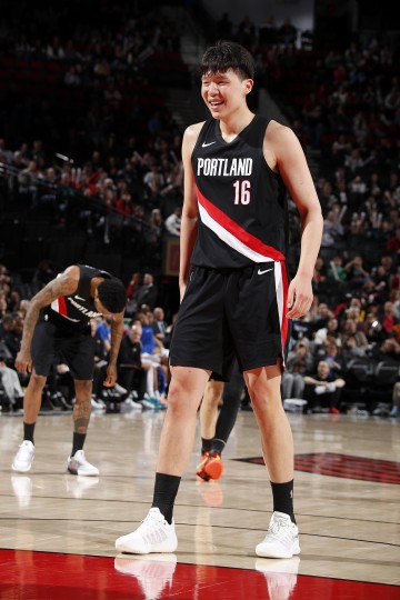 开云体育APP下载-拓记：杨瀚森夏天大概率会去国家队打世预赛 夏联可能就打两场